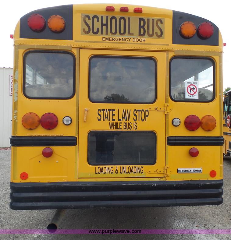 image for item K5433 2002 International 3800 school bus
