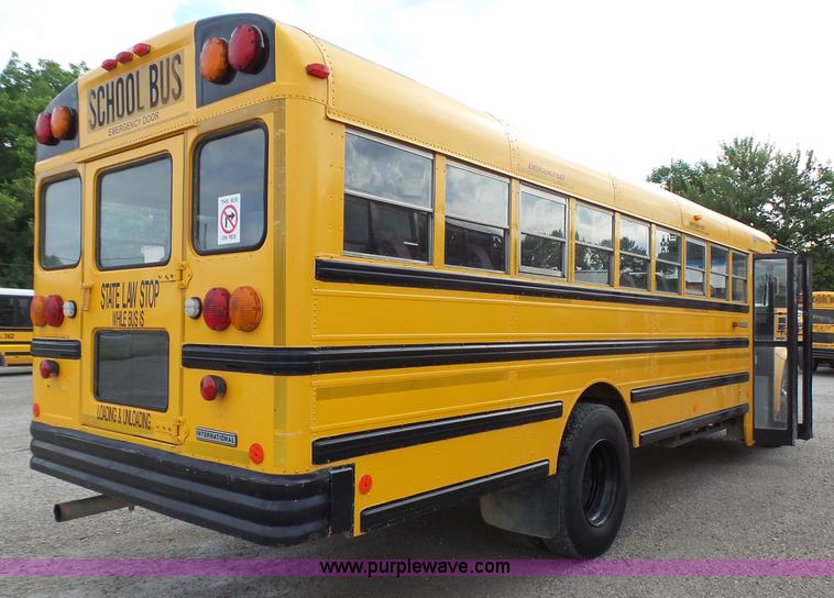 image for item K5433 2002 International 3800 school bus