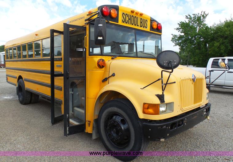 image for item K5433 2002 International 3800 school bus