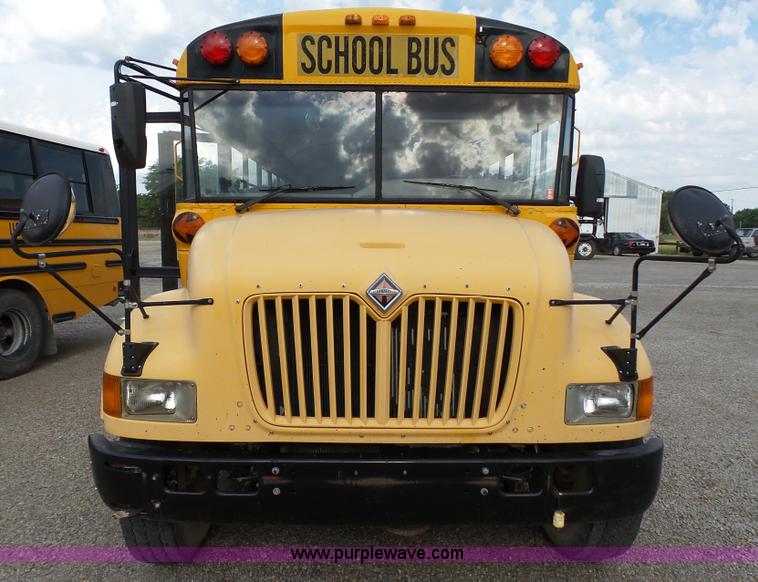 image for item K5433 2002 International 3800 school bus