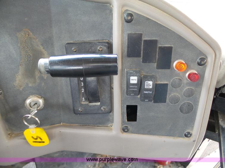 image for item K5433 2002 International 3800 school bus