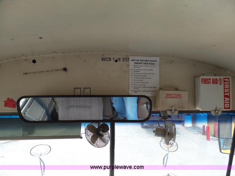 image for item K5433 2002 International 3800 school bus