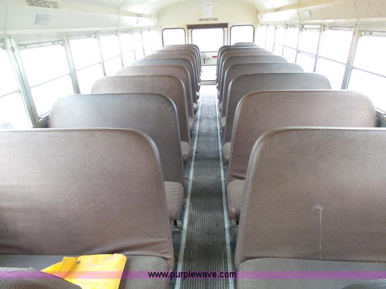 image for item K5433 2002 International 3800 school bus