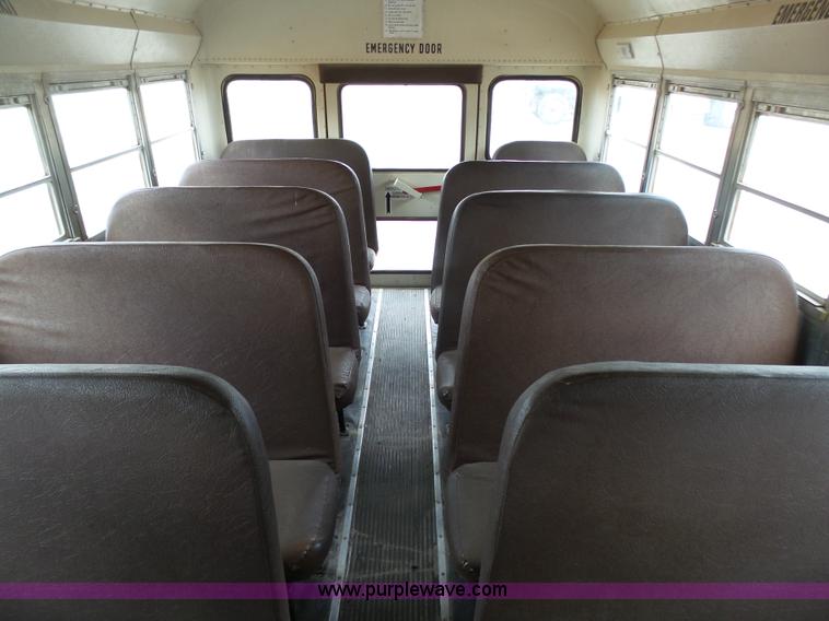 image for item K5433 2002 International 3800 school bus