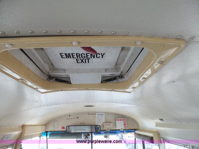 image for item K5433 2002 International 3800 school bus