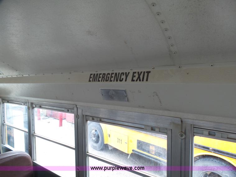 image for item K5433 2002 International 3800 school bus