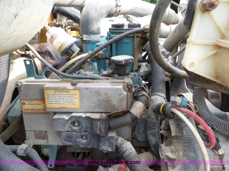 image for item K5433 2002 International 3800 school bus