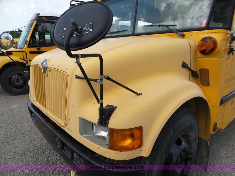 image for item K5433 2002 International 3800 school bus
