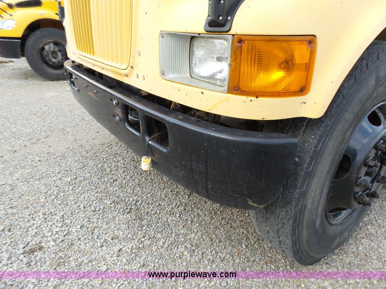 image for item K5433 2002 International 3800 school bus