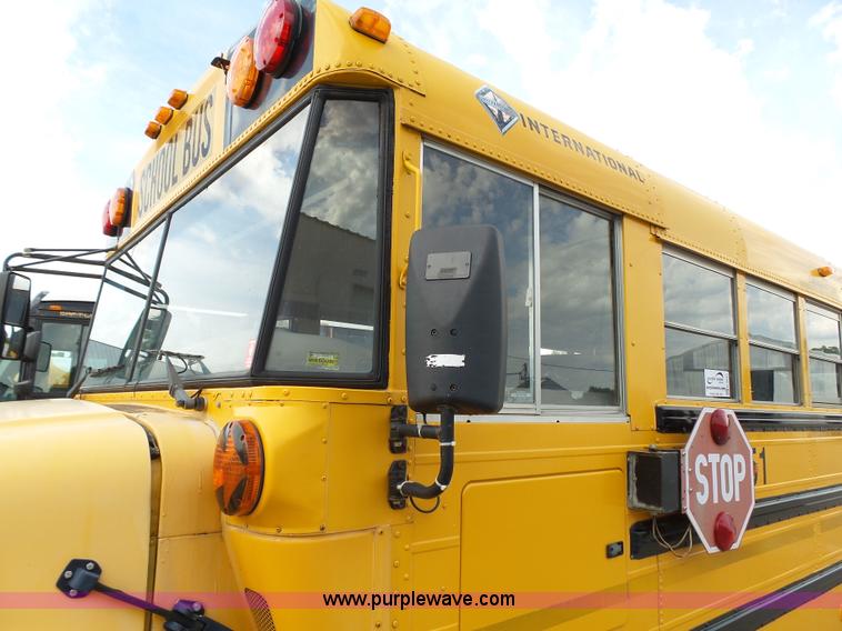 image for item K5433 2002 International 3800 school bus
