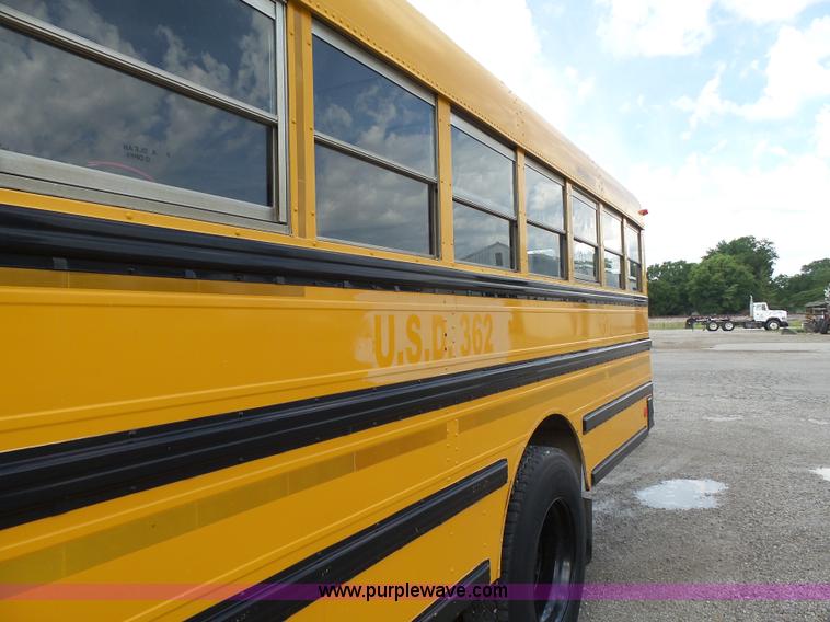 image for item K5433 2002 International 3800 school bus