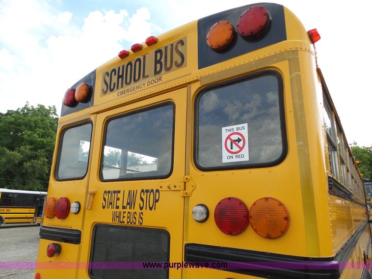 image for item K5433 2002 International 3800 school bus