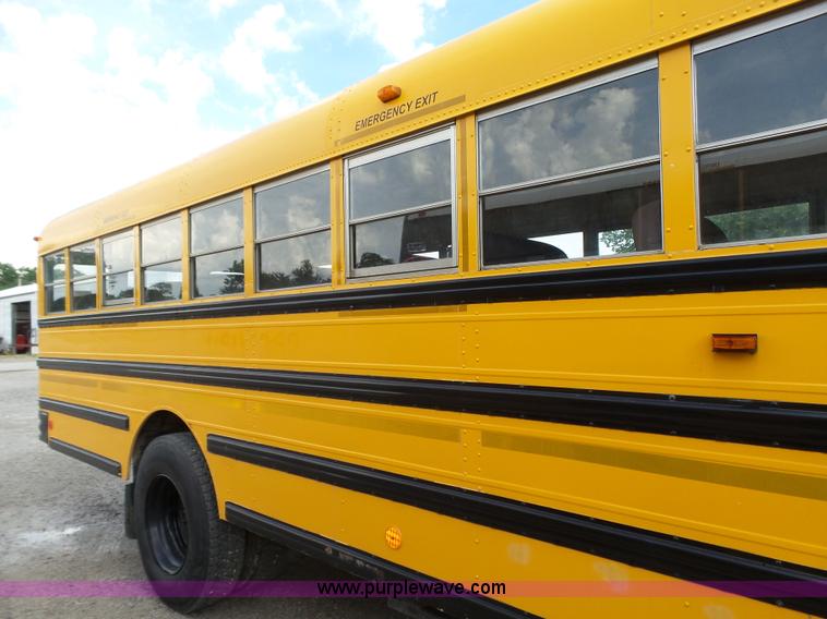 image for item K5433 2002 International 3800 school bus