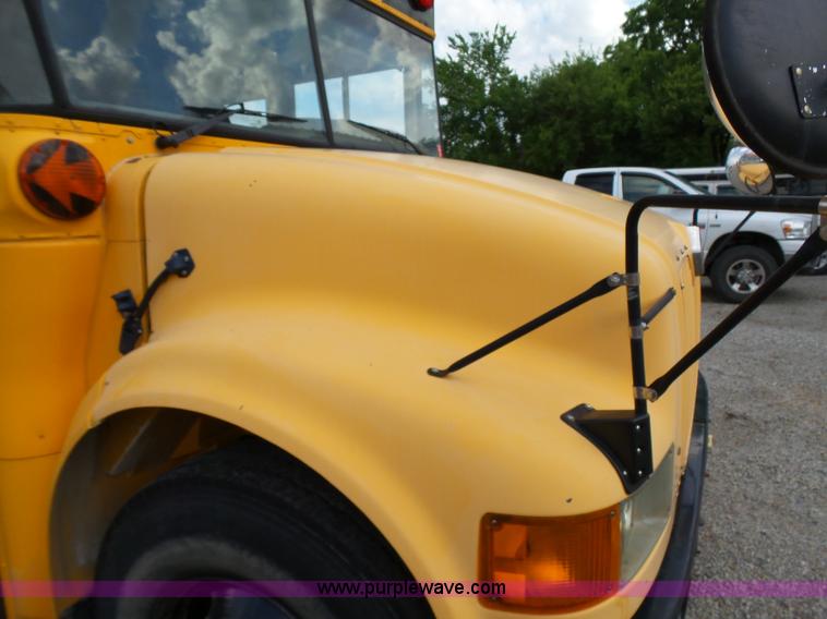 image for item K5433 2002 International 3800 school bus