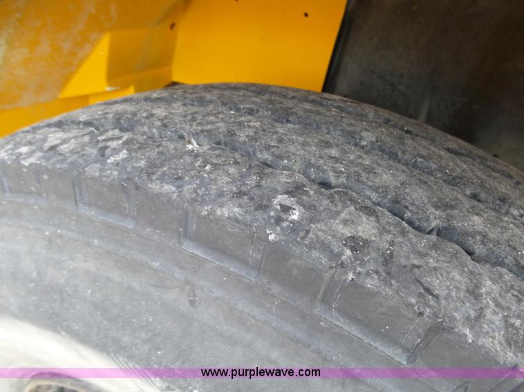 image for item K5433 2002 International 3800 school bus