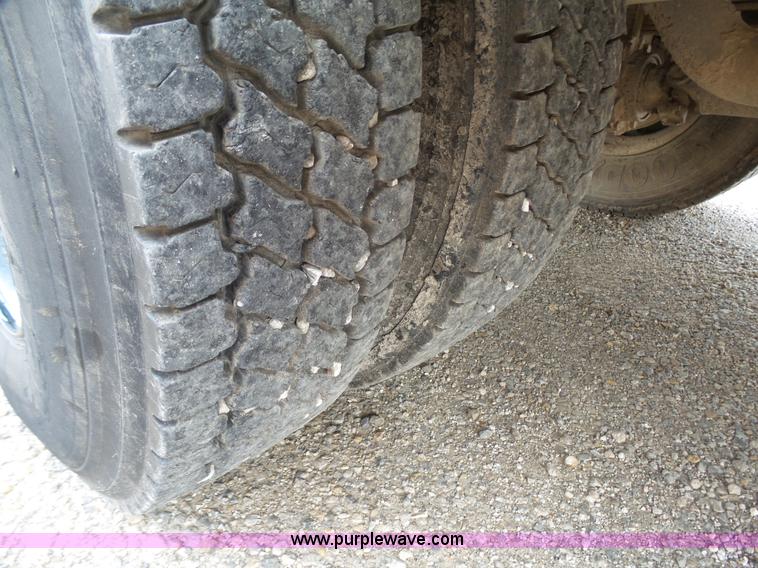 image for item K5433 2002 International 3800 school bus