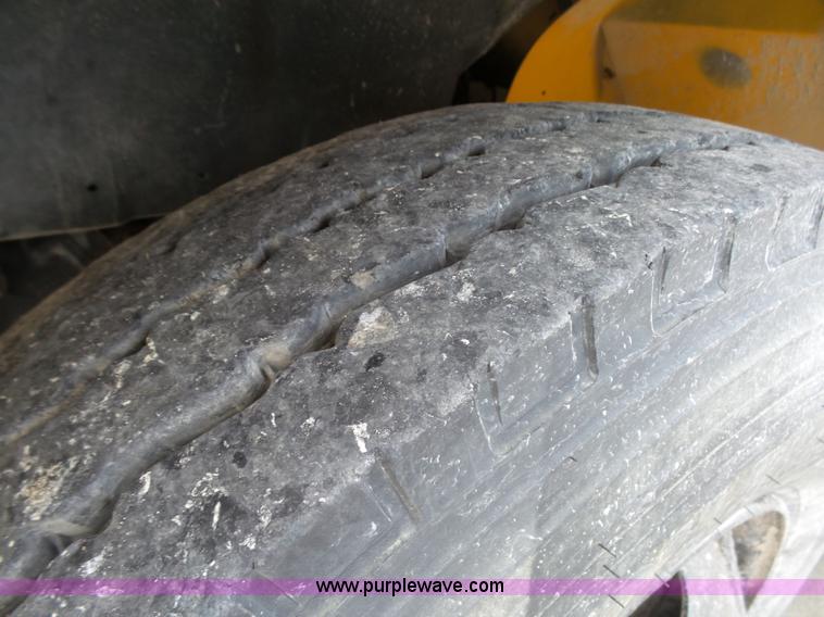 image for item K5433 2002 International 3800 school bus