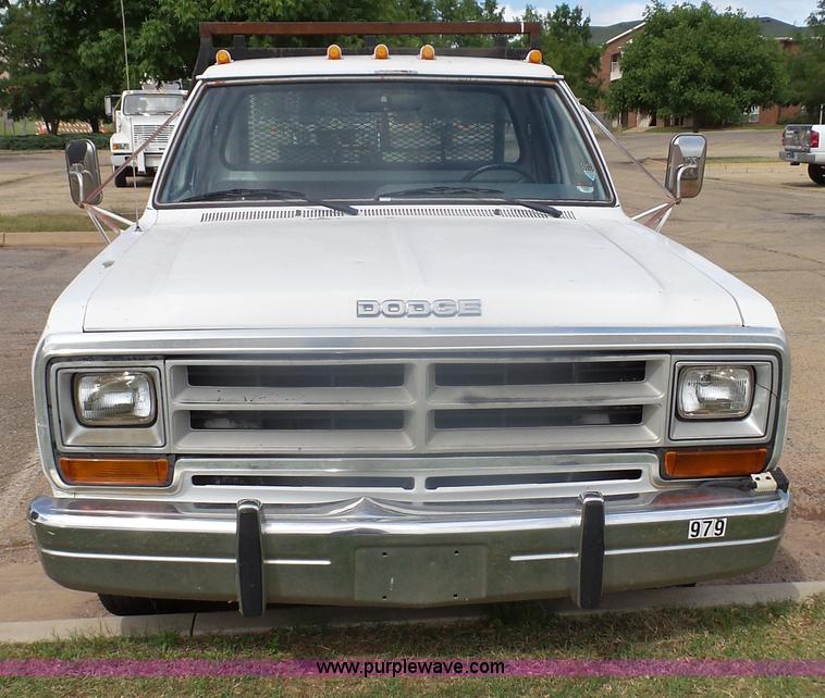 image for item K5477 1988 Dodge D350 flatbed pickup truck