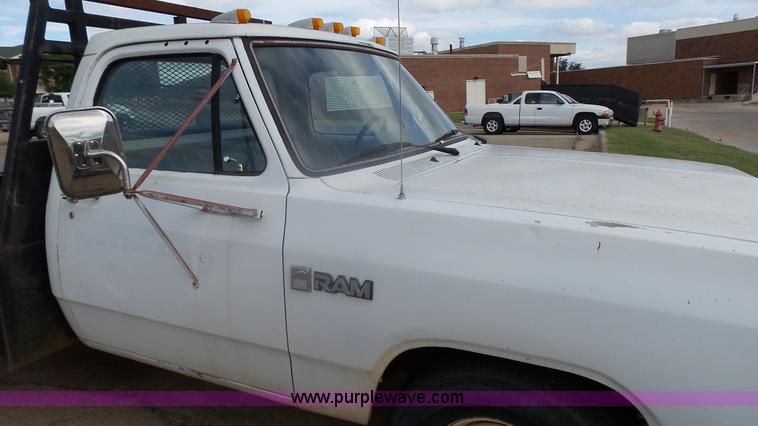 image for item K5477 1988 Dodge D350 flatbed pickup truck
