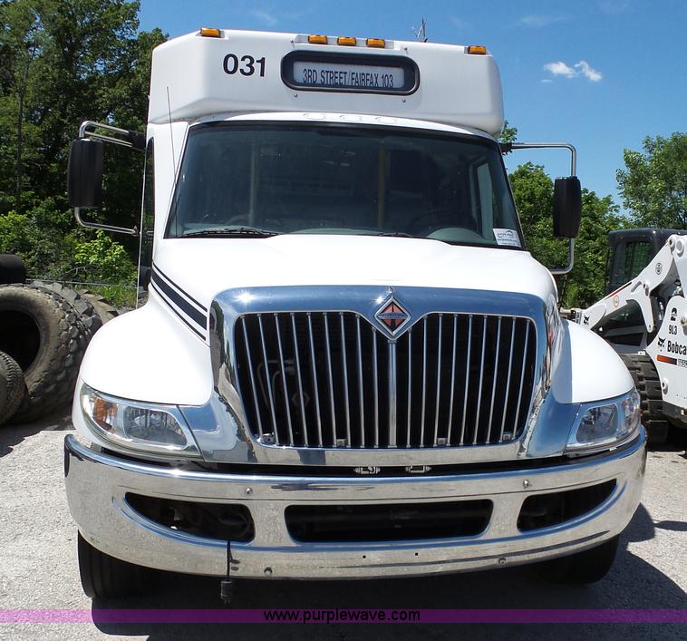 image for item K6937 2007 International 3200 shuttle bus