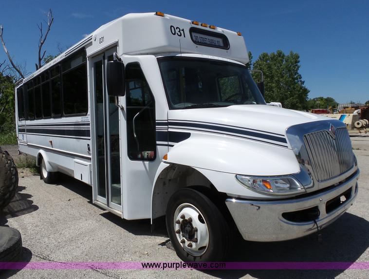 image for item K6937 2007 International 3200 shuttle bus