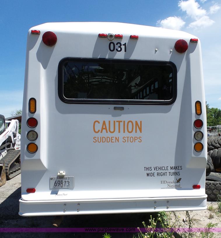 image for item K6937 2007 International 3200 shuttle bus