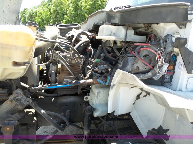 image for item K6937 2007 International 3200 shuttle bus