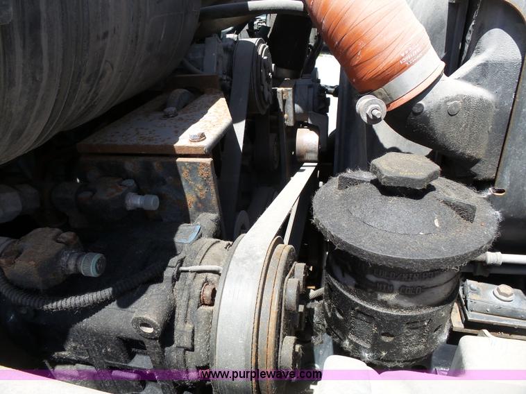 image for item K6937 2007 International 3200 shuttle bus