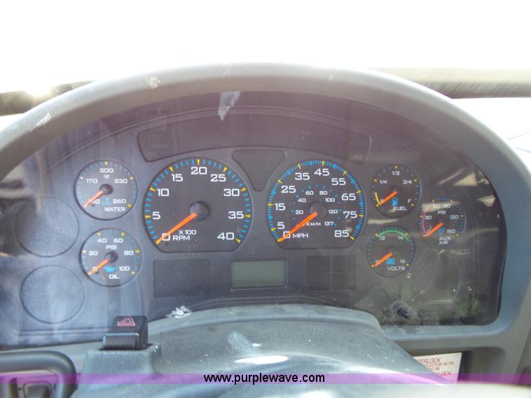 image for item K6937 2007 International 3200 shuttle bus