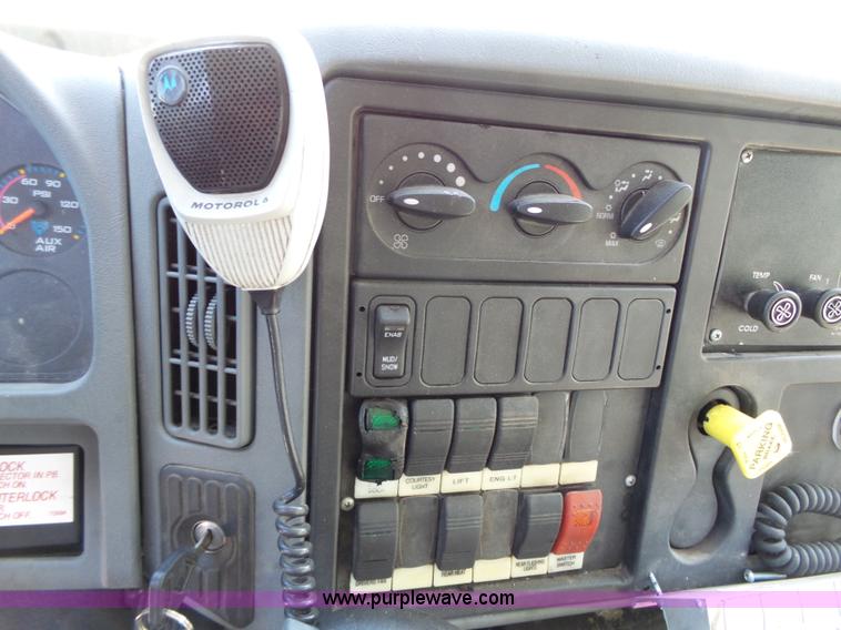 image for item K6937 2007 International 3200 shuttle bus