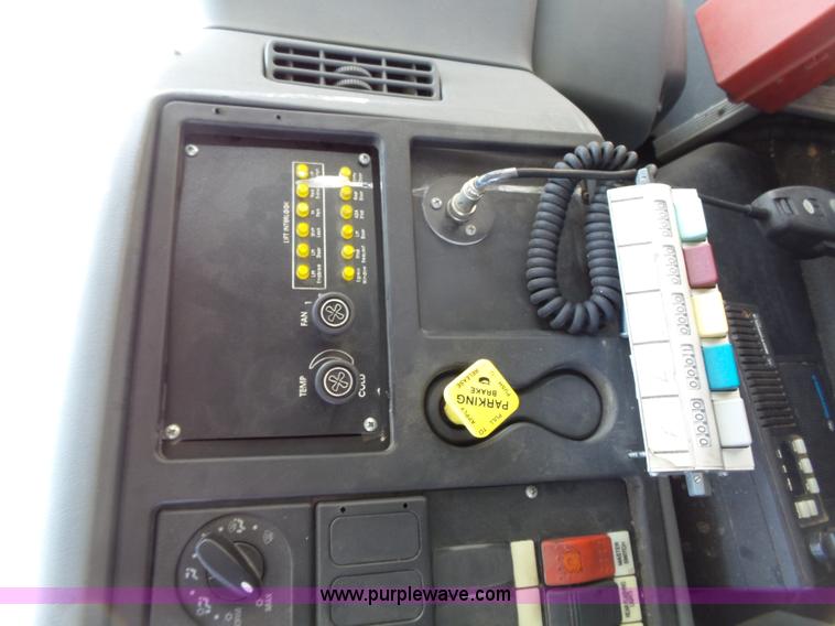 image for item K6937 2007 International 3200 shuttle bus