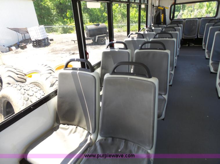 image for item K6937 2007 International 3200 shuttle bus