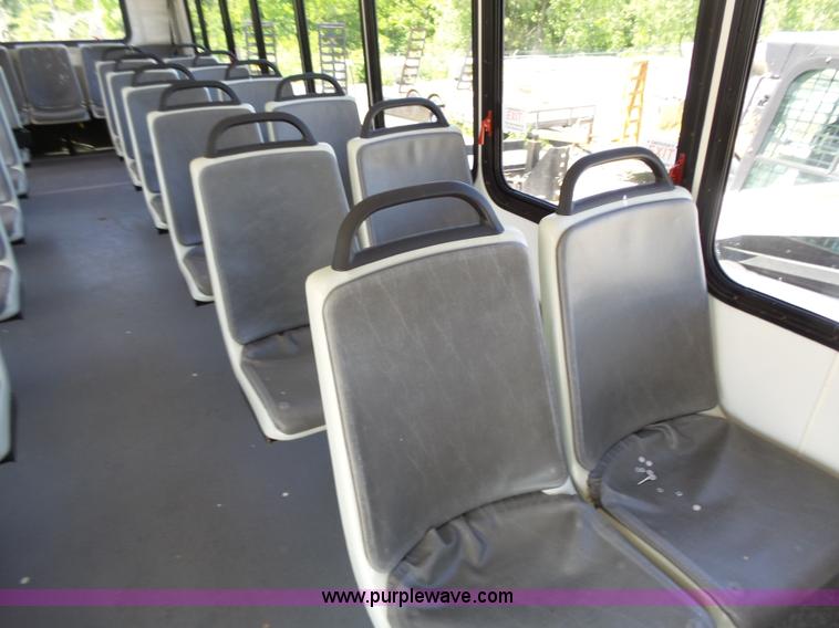 image for item K6937 2007 International 3200 shuttle bus