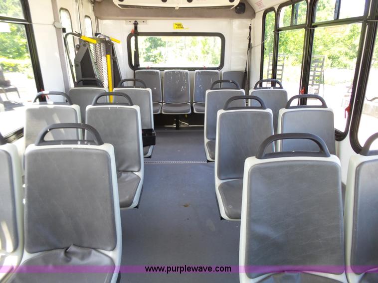 image for item K6937 2007 International 3200 shuttle bus