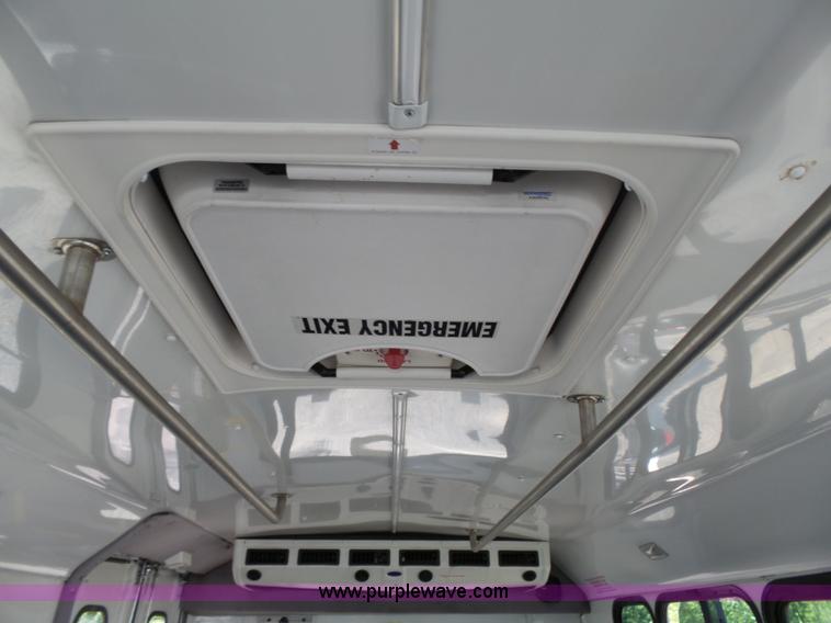 image for item K6937 2007 International 3200 shuttle bus