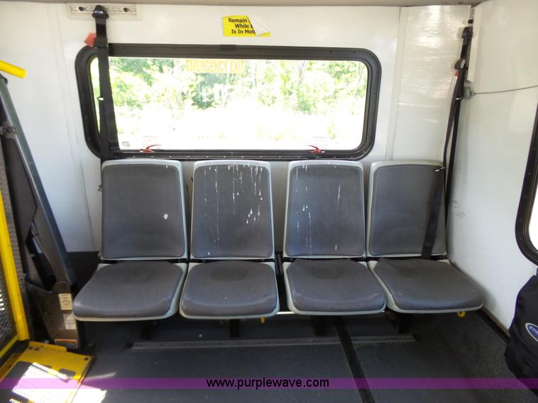 image for item K6937 2007 International 3200 shuttle bus