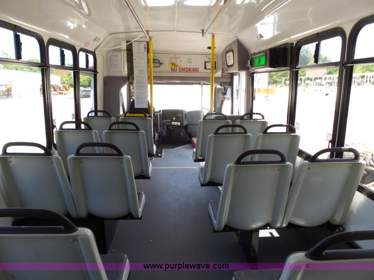 image for item K6937 2007 International 3200 shuttle bus
