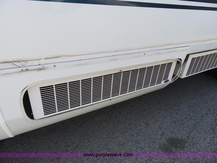 image for item K6937 2007 International 3200 shuttle bus