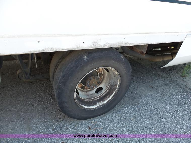 image for item K6937 2007 International 3200 shuttle bus