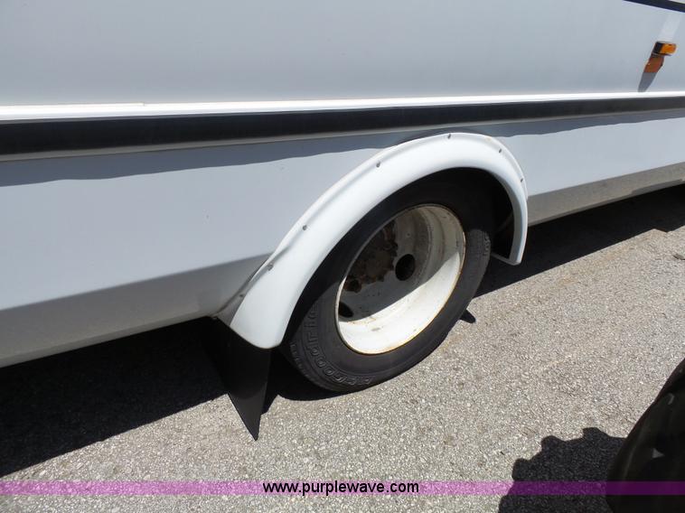 image for item K6937 2007 International 3200 shuttle bus