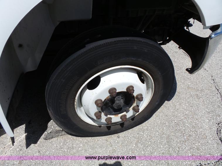 image for item K6937 2007 International 3200 shuttle bus