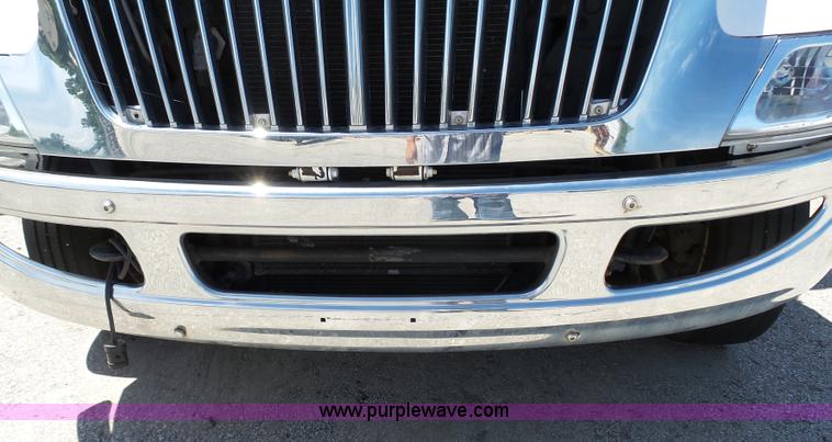 image for item K6937 2007 International 3200 shuttle bus