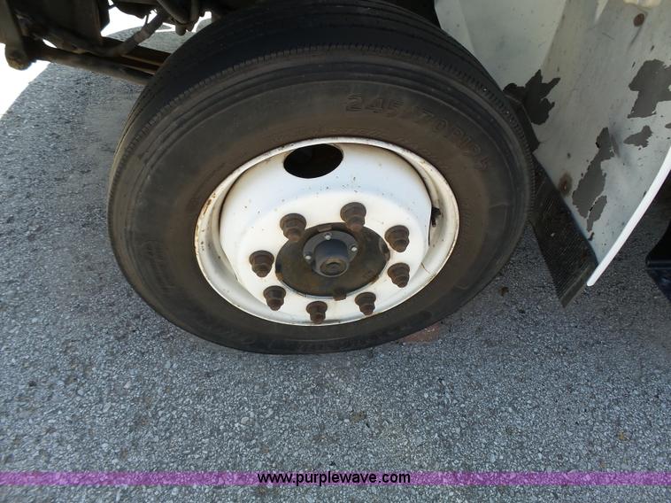 image for item K6937 2007 International 3200 shuttle bus