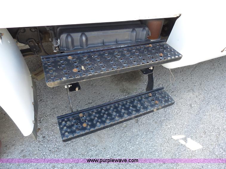 image for item K6937 2007 International 3200 shuttle bus