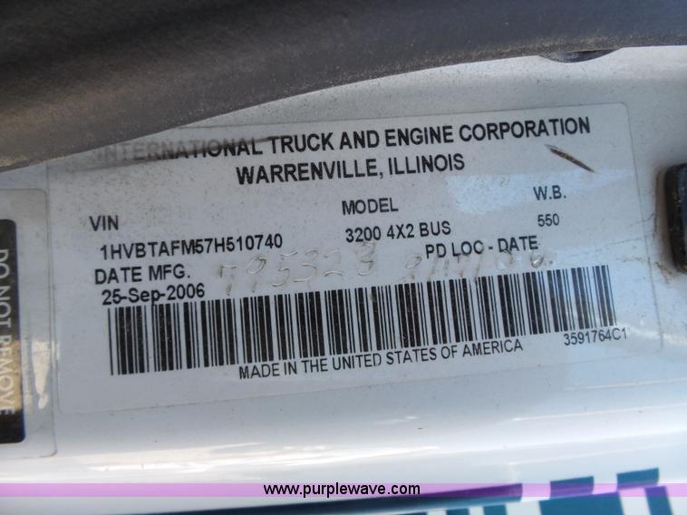 image for item K6937 2007 International 3200 shuttle bus