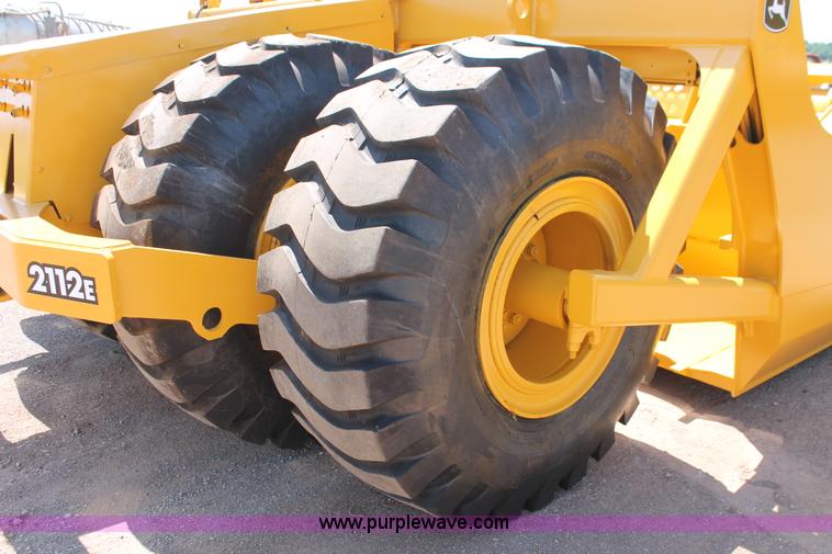 image for item K8795 2013 John Deere 2112E scraper