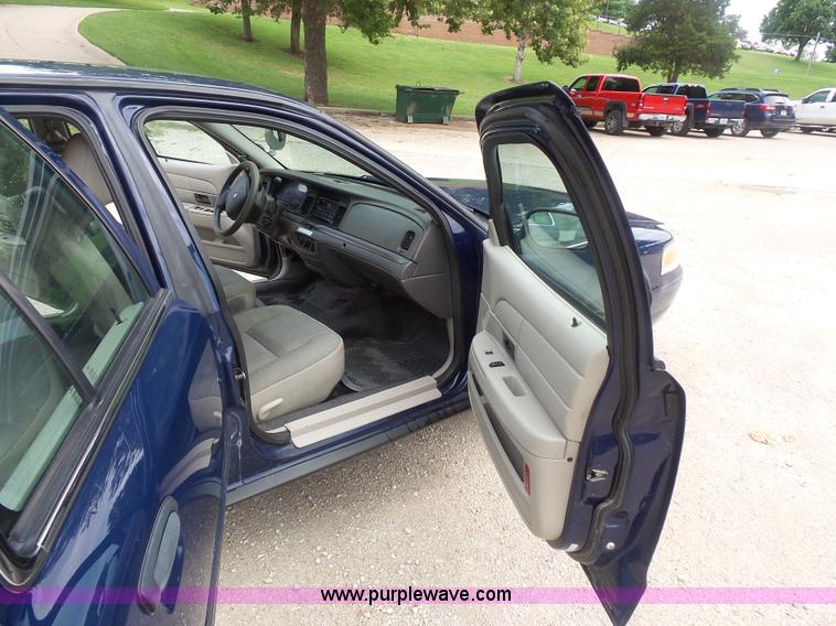 image for item L3499 2010 Ford Crown Victoria Police Interceptor