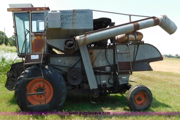 image for item L5888 Gleaner C combine