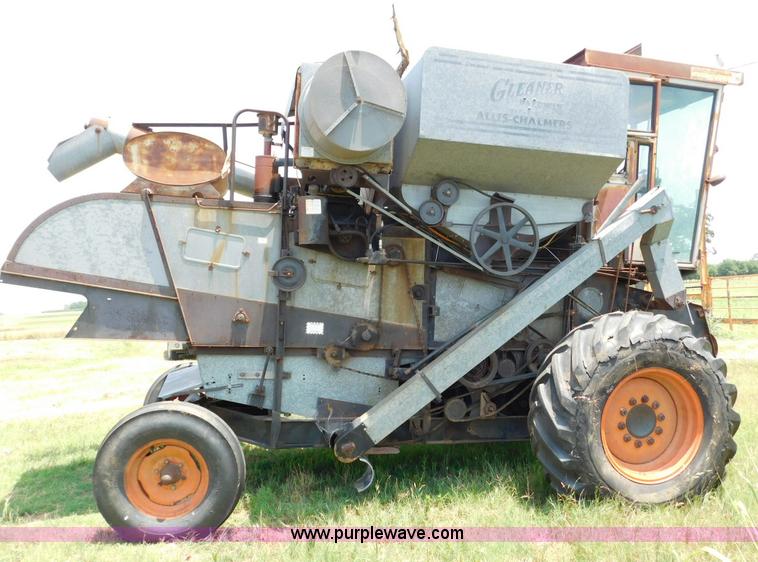 image for item L5888 Gleaner C combine