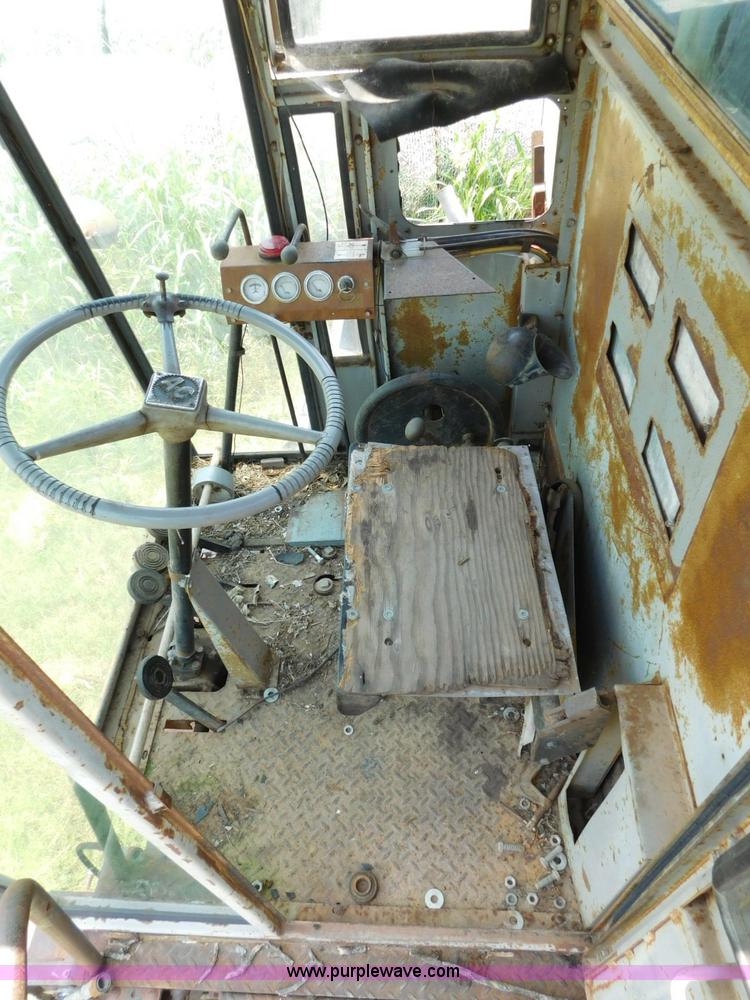 image for item L5888 Gleaner C combine